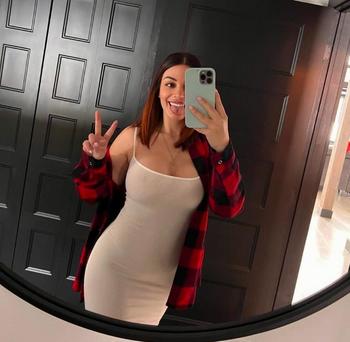 319-438-4802, 24  female escort, Waterloo